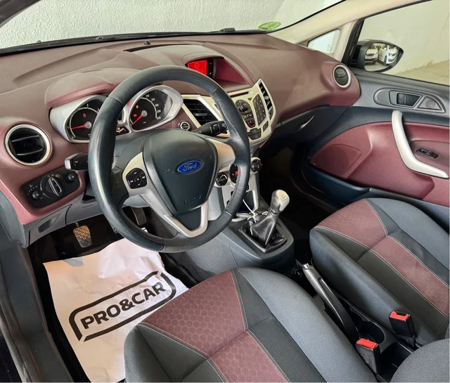 FORD Fiesta 1.4 Titanium